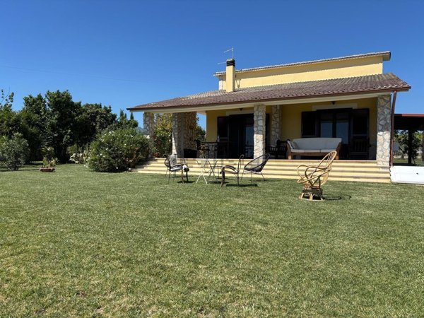 casa indipendente in vendita a Velletri