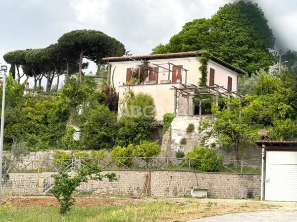 casa indipendente in vendita a Velletri