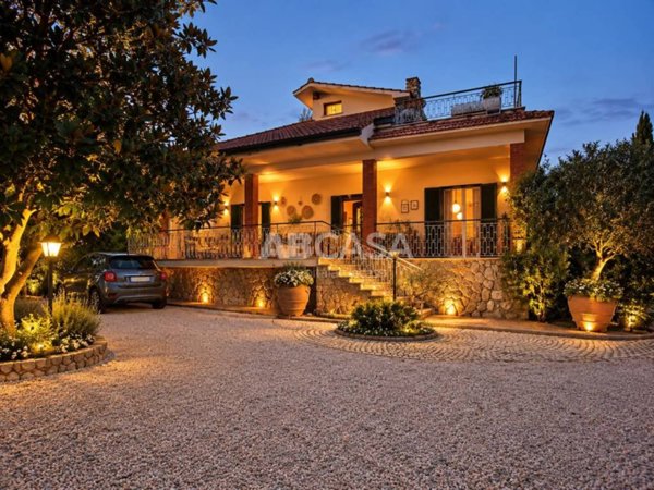 casa indipendente in vendita a Velletri
