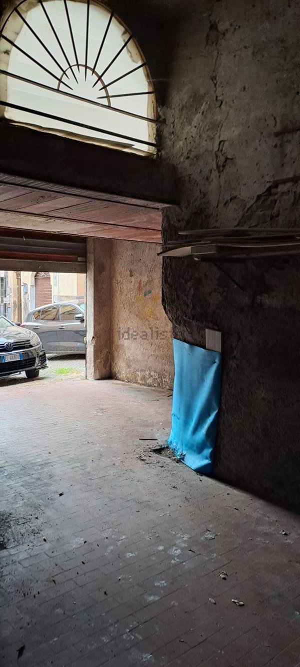 locale di sgombero in vendita a Velletri