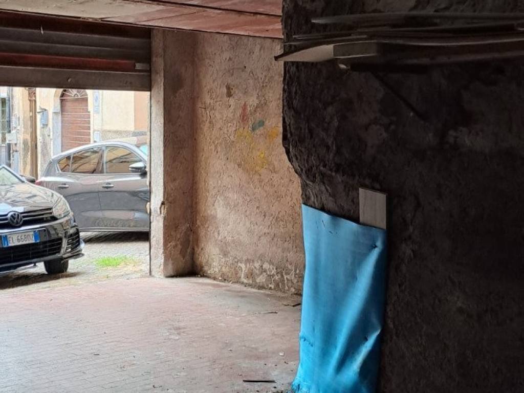 locale di sgombero in vendita a Velletri