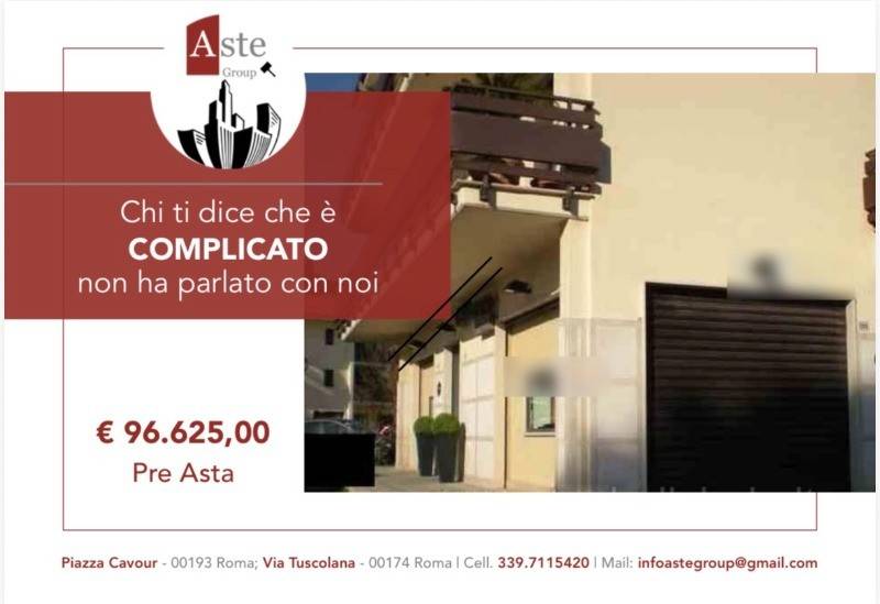 locale commerciale in vendita a Velletri