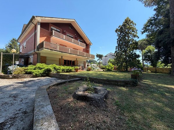 casa indipendente in vendita a Velletri