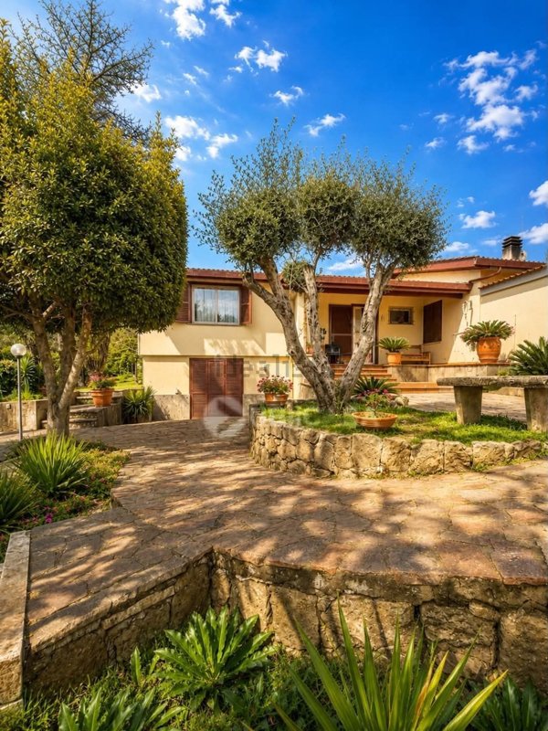 casa indipendente in vendita a Velletri