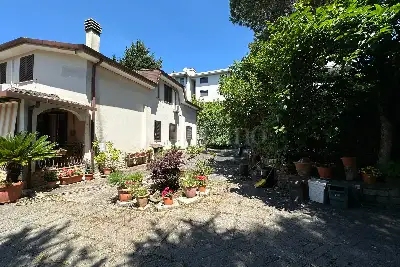 casa indipendente in vendita a Velletri