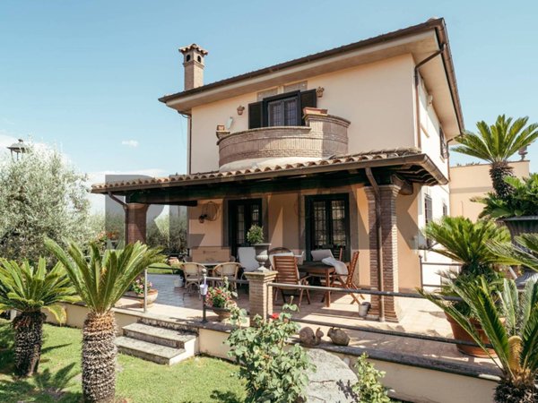 casa indipendente in vendita a Velletri
