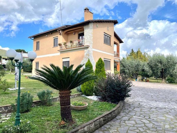 casa indipendente in vendita a Velletri