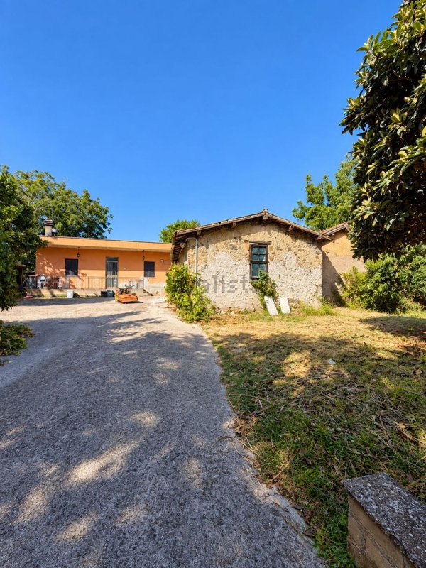 casa indipendente in vendita a Velletri