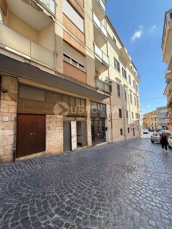 locale di sgombero in vendita a Velletri