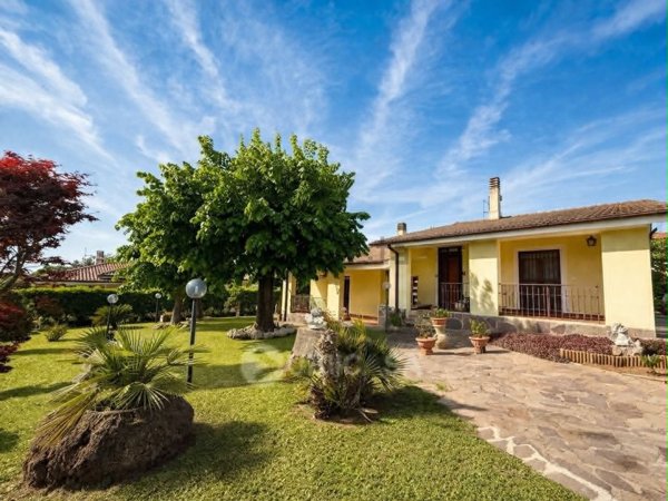 casa indipendente in vendita a Velletri