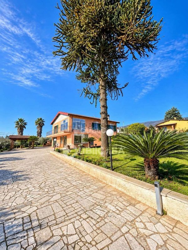 casa indipendente in vendita a Velletri