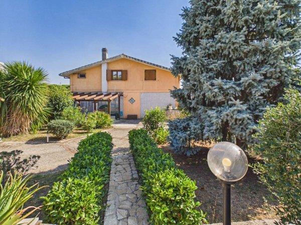 casa indipendente in vendita a Velletri