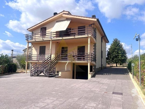 casa indipendente in vendita a Velletri
