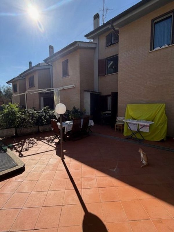 casa indipendente in vendita a Velletri