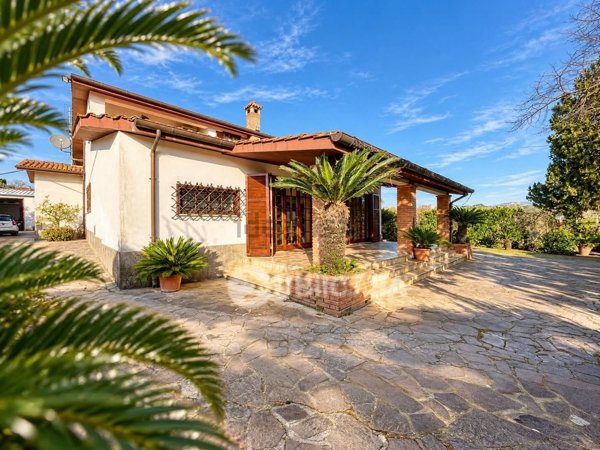 casa indipendente in vendita a Velletri