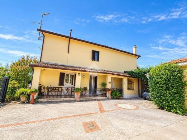 casa indipendente in vendita a Velletri