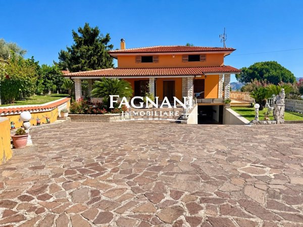 casa indipendente in vendita a Velletri