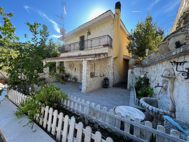 casa indipendente in vendita a Vicovaro