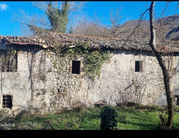 casa indipendente in vendita a Vicovaro