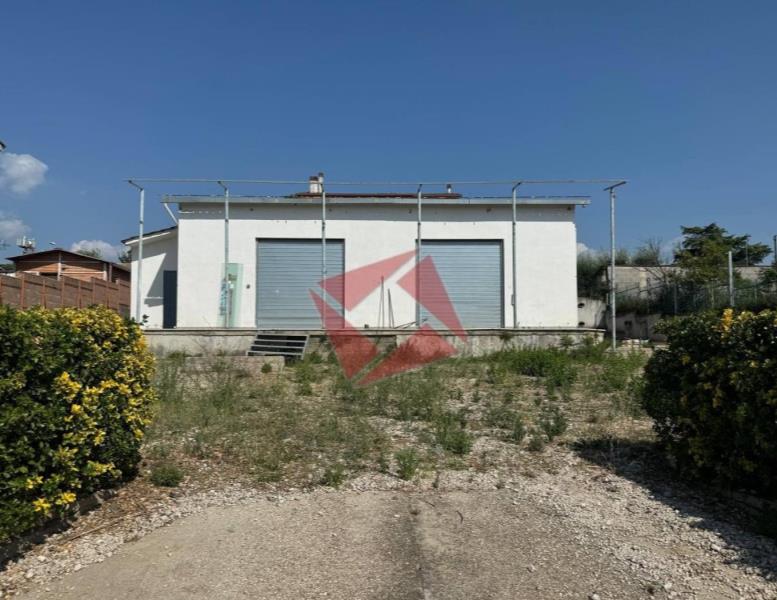 locale commerciale in vendita a Zagarolo in zona Valle Martella