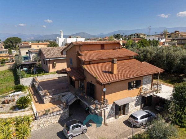casa indipendente in vendita a Zagarolo in zona Valle Martella