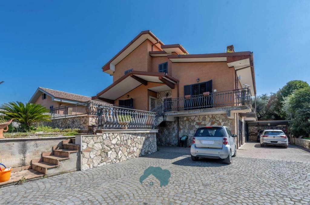 casa indipendente in vendita a Zagarolo in zona Valle Martella