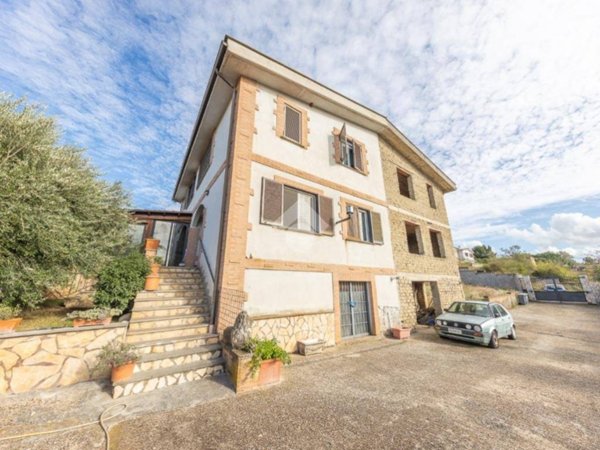 casa indipendente in vendita a Zagarolo in zona Valle Martella