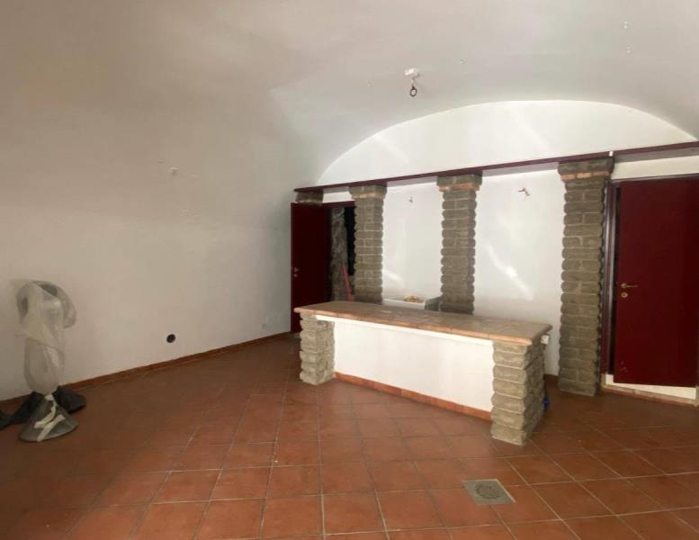 locale commerciale in vendita a Zagarolo in zona Valle Martella