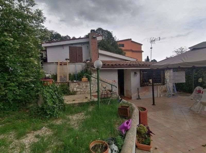 casa indipendente in vendita a Zagarolo in zona Valle Martella