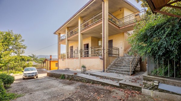 casa indipendente in vendita a Zagarolo in zona Valle Martella