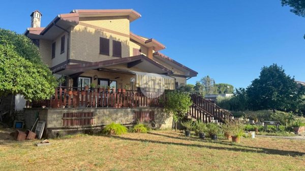 casa indipendente in vendita a Zagarolo in zona Valle Martella