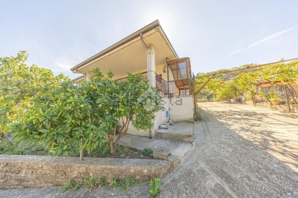 casa indipendente in vendita a Zagarolo in zona Valle Martella