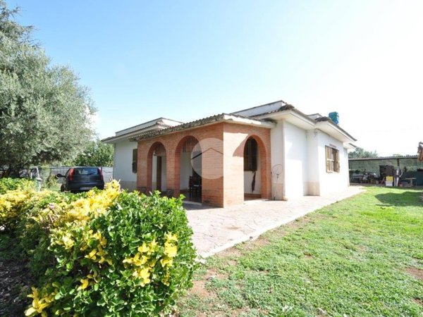 casa indipendente in vendita a Zagarolo in zona Valle Martella