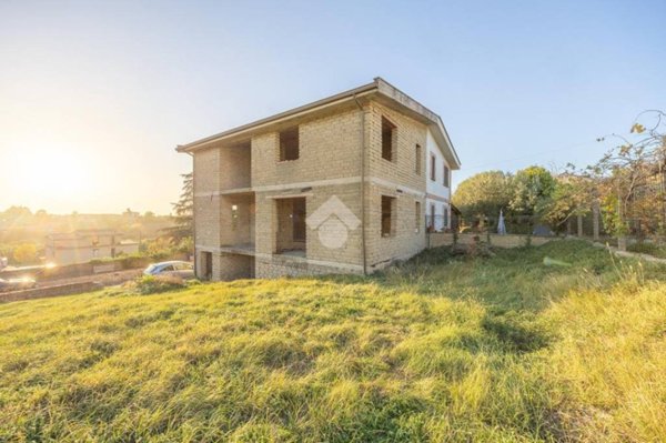 casa indipendente in vendita a Zagarolo in zona Valle Martella