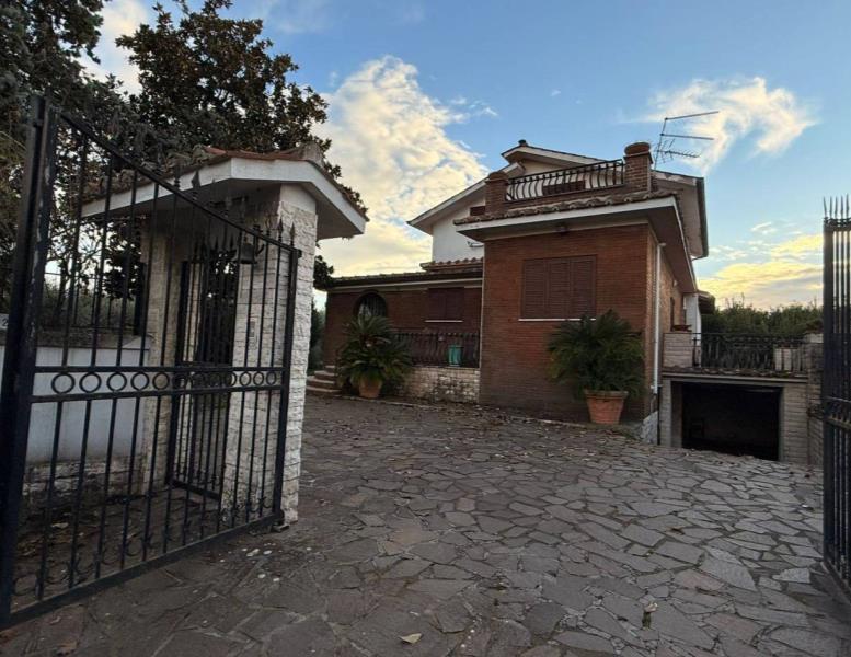casa indipendente in vendita a Zagarolo in zona Valle Martella