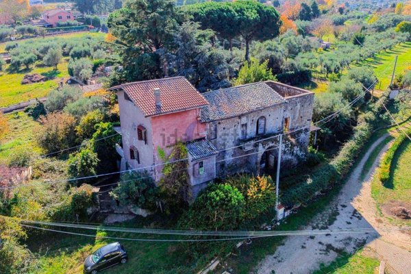 casale in vendita a Zagarolo