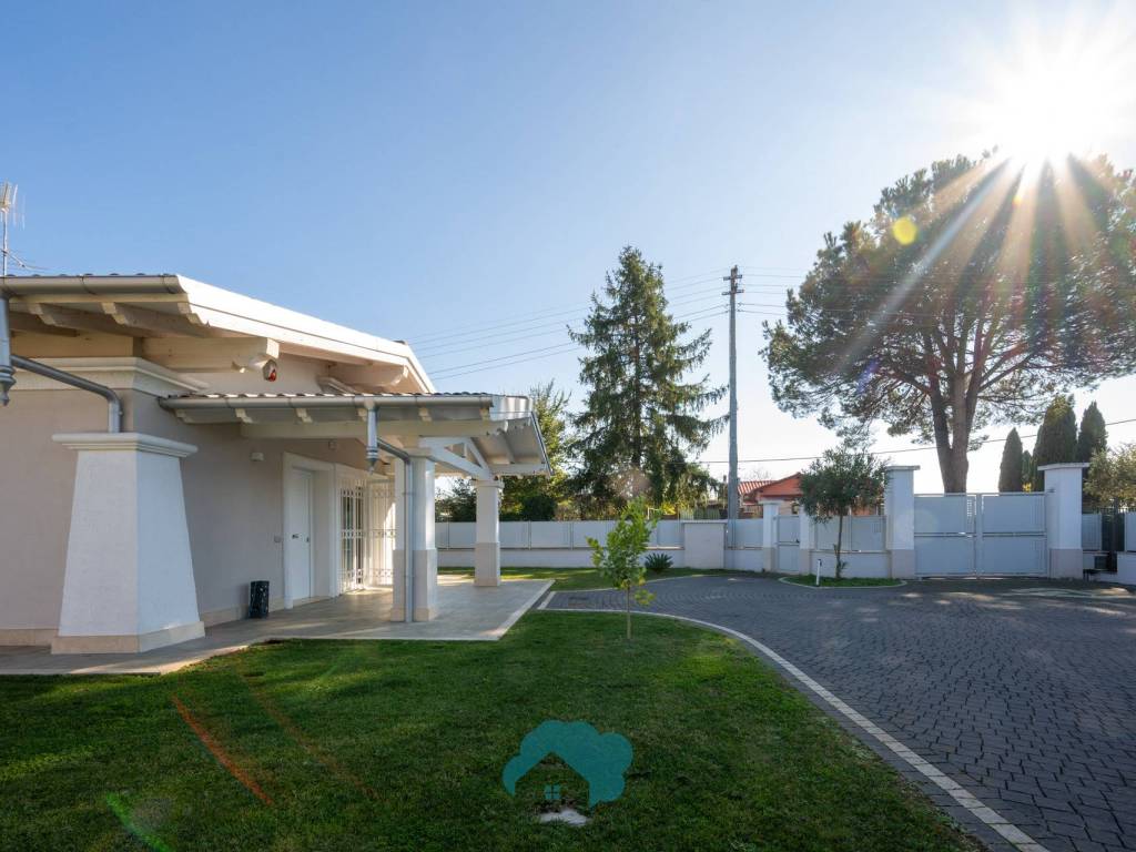 casa indipendente in vendita a Zagarolo