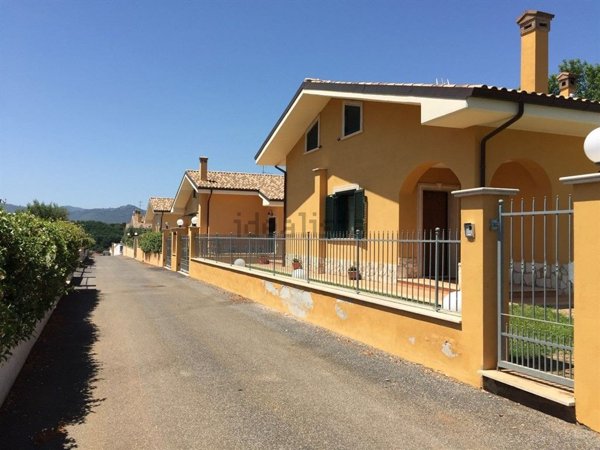 casa indipendente in vendita a Zagarolo