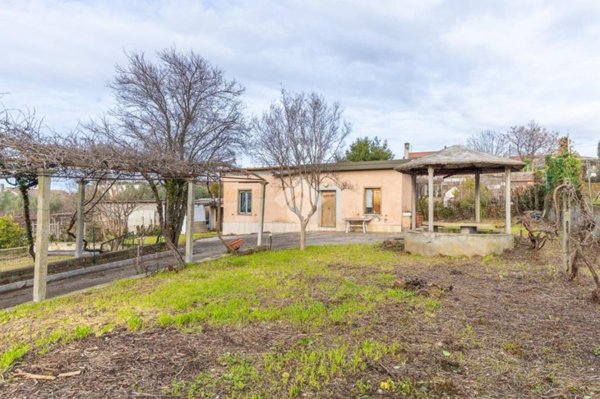 casa indipendente in vendita a Zagarolo in zona Valle Martella