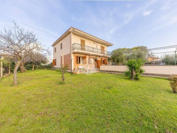 casa indipendente in vendita a Zagarolo in zona Valle Martella