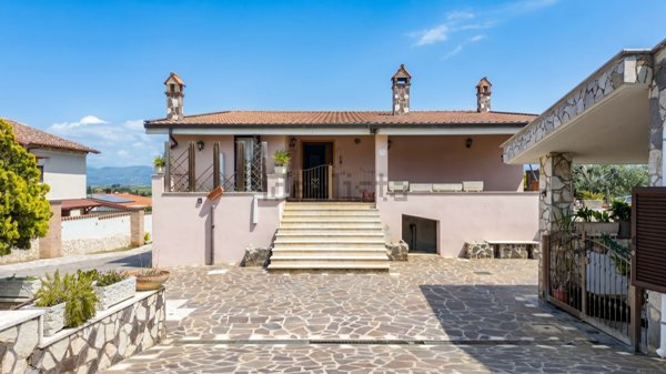 casa indipendente in vendita a Zagarolo in zona Valle Martella