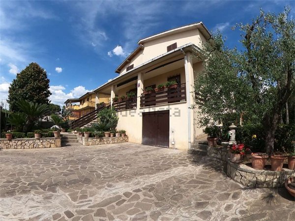 casa indipendente in vendita a Zagarolo in zona Valle Martella