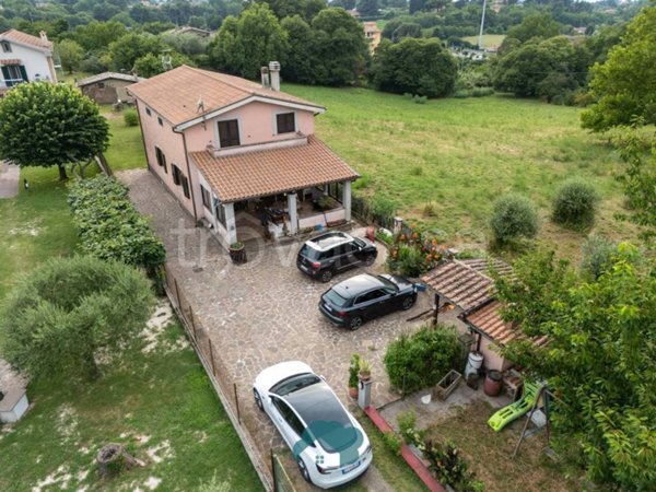 casa indipendente in vendita a Zagarolo
