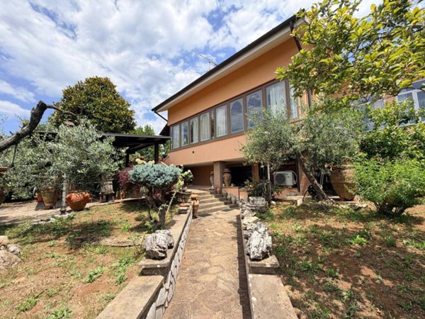 casa indipendente in vendita a Zagarolo