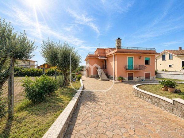 casa indipendente in vendita a Zagarolo in zona Valle Martella