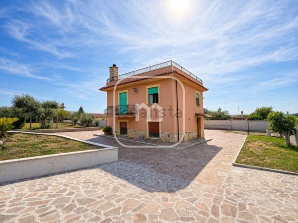 casa indipendente in vendita a Zagarolo in zona Valle Martella