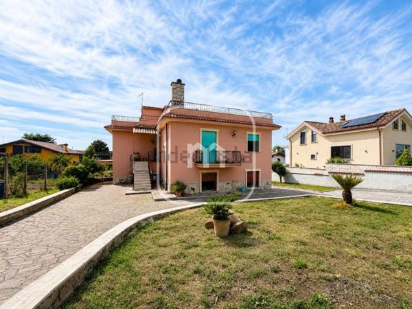 casa indipendente in vendita a Zagarolo in zona Valle Martella