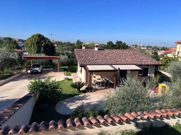 casa indipendente in vendita a Zagarolo in zona Valle Martella