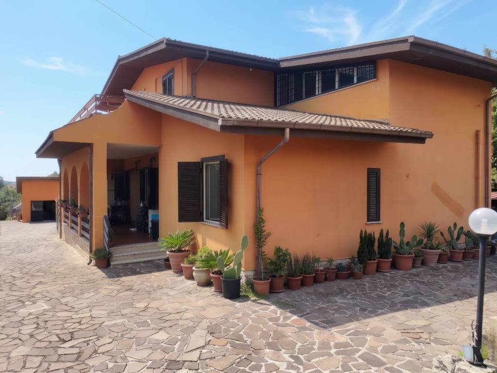 casa indipendente in vendita a Zagarolo