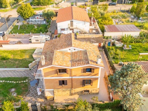 casa indipendente in vendita a Zagarolo in zona Valle Martella